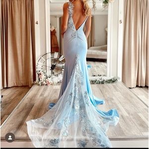 Brand new! Never worn. Ordered it and didn’t fit! willing to negotiate price.